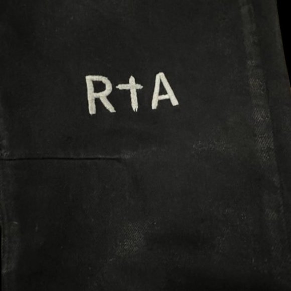 RtA DENIS JEAN | BLACK LOGO - Picture 3 of 6